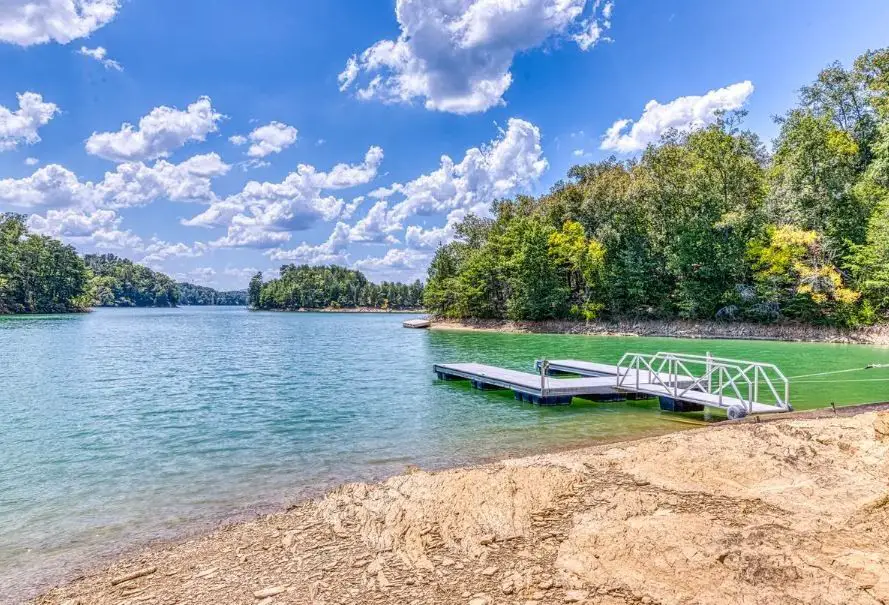 Awesome Lake In Tennessee